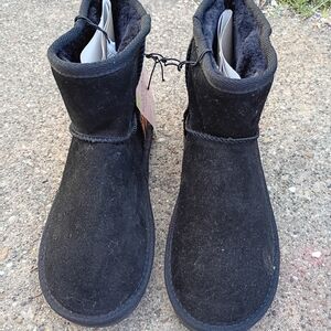 NWT Serra Black Minimalist Ankle Boots